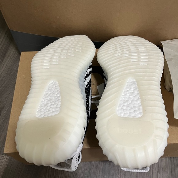 Adidas Yeezy 350 V2 zebra - Picture 2 of 4